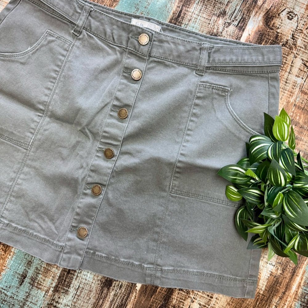 Women’s “JOLT” Button-up Denim Skirt | #H4